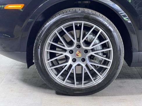Certified 2023 Porsche Cayenne S AWD/4WD image 11