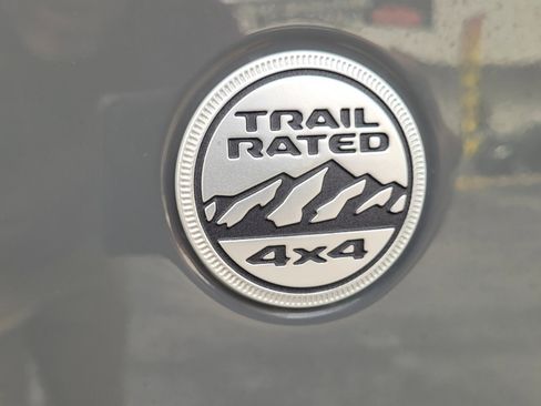 Used 2022 Jeep Wrangler Unlimited Sahara image 12