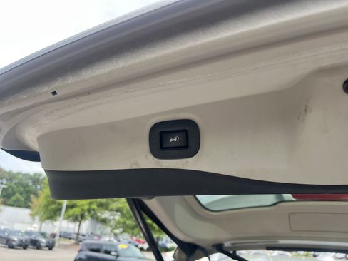 Used 2018 Nissan Rogue SV FWD image 20