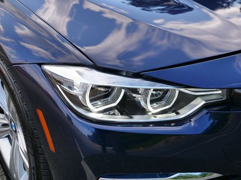 Used 2017 BMW 330i xDrive Sedan w/ Premium Package AWD/4WD image 39