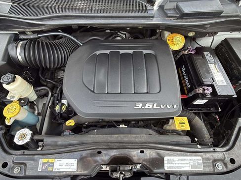 Used 2019 Dodge Grand Caravan SE w/ UConnect Hands-Free Group FWD image 24