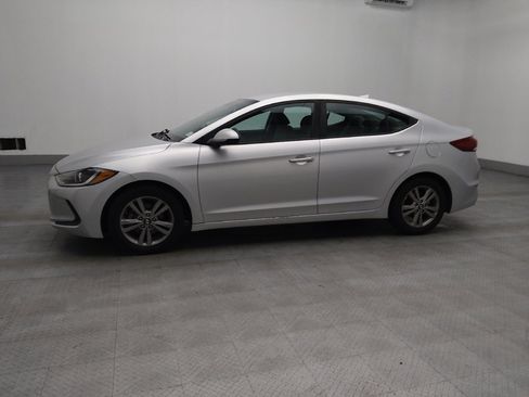 Used 2018 Hyundai Elantra SEL image 2