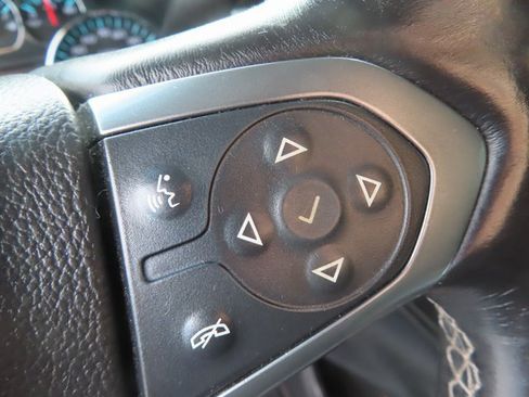 Used 2015 Chevrolet Suburban LTZ image 18