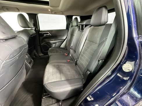 Used 2023 Mitsubishi Outlander SE AWD/4WD image 26