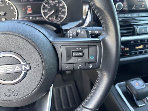 Used 2024 Nissan Pathfinder SV AWD/4WD image 17