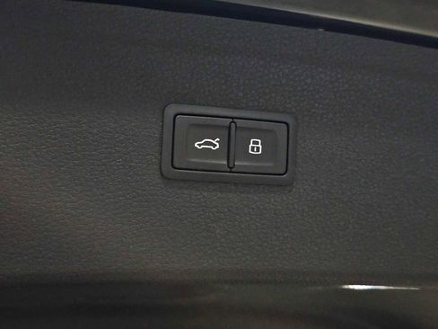 Used 2023 Audi Q5 2.0T Premium w/ Convenience Package image 16