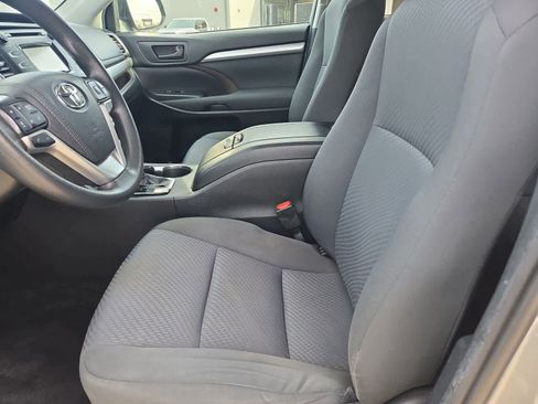 Used 2019 Toyota Highlander LE image 15