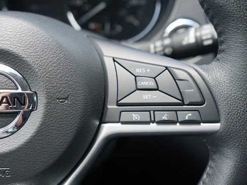 Used 2019 Nissan Rogue SV FWD image 15