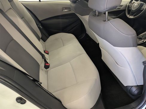Used 2021 Toyota Corolla LE image 28