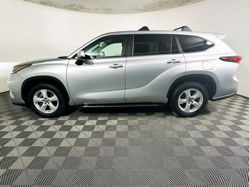 Used 2023 Toyota Highlander L FWD image 6