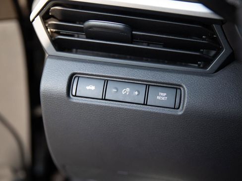 Used 2025 Nissan Altima 2.5 SV FWD image 17