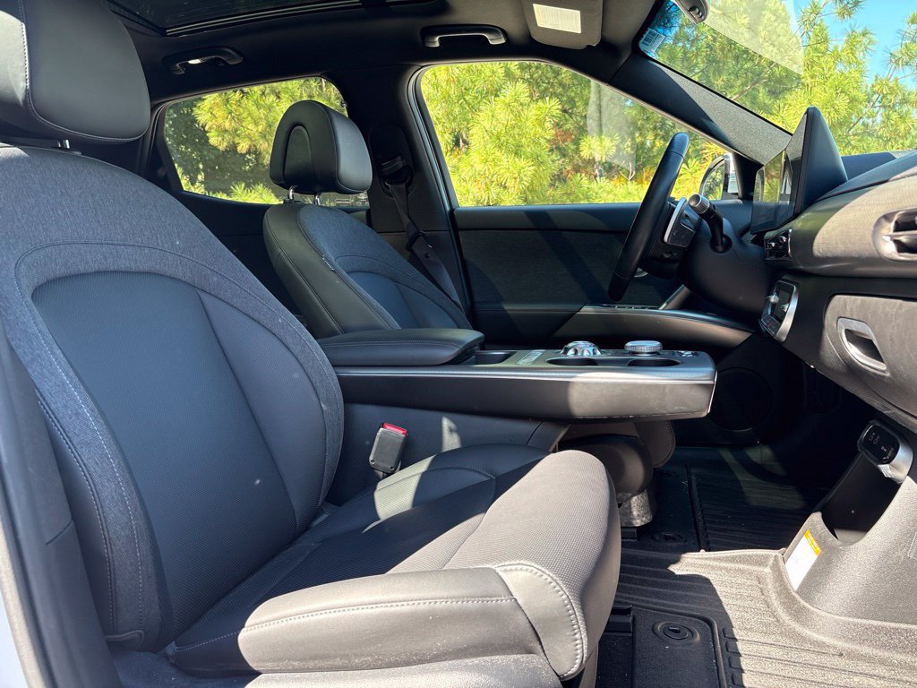 Used 2025 Genesis GV60 RWD image 11