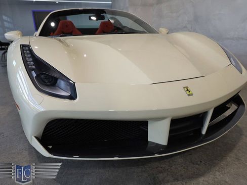 Used 2018 Ferrari 488 Spider image 11
