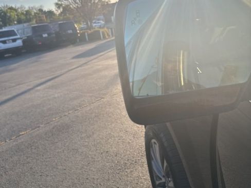 Used 2016 Lincoln Navigator Select image 15