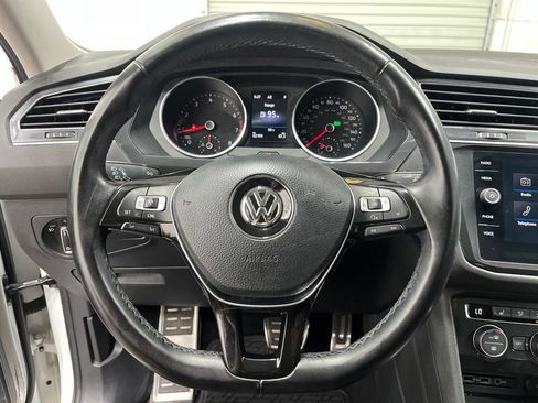 Used 2018 Volkswagen Tiguan SEL FWD image 19
