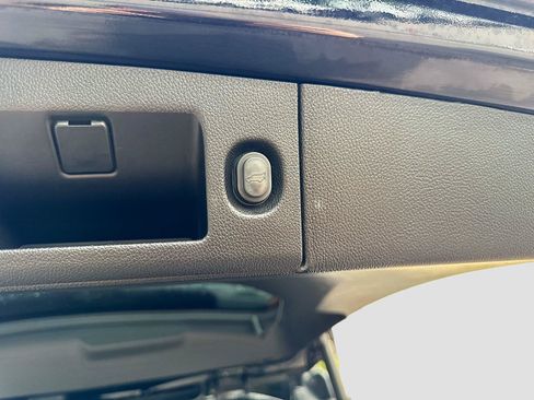Used 2019 Cadillac Escalade Luxury AWD/4WD image 32
