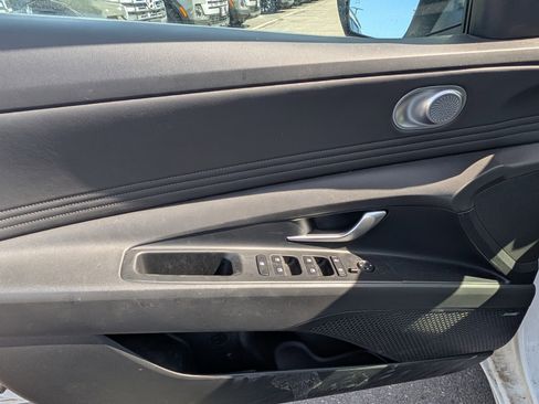 Certified 2025 Hyundai Elantra Limited image 12