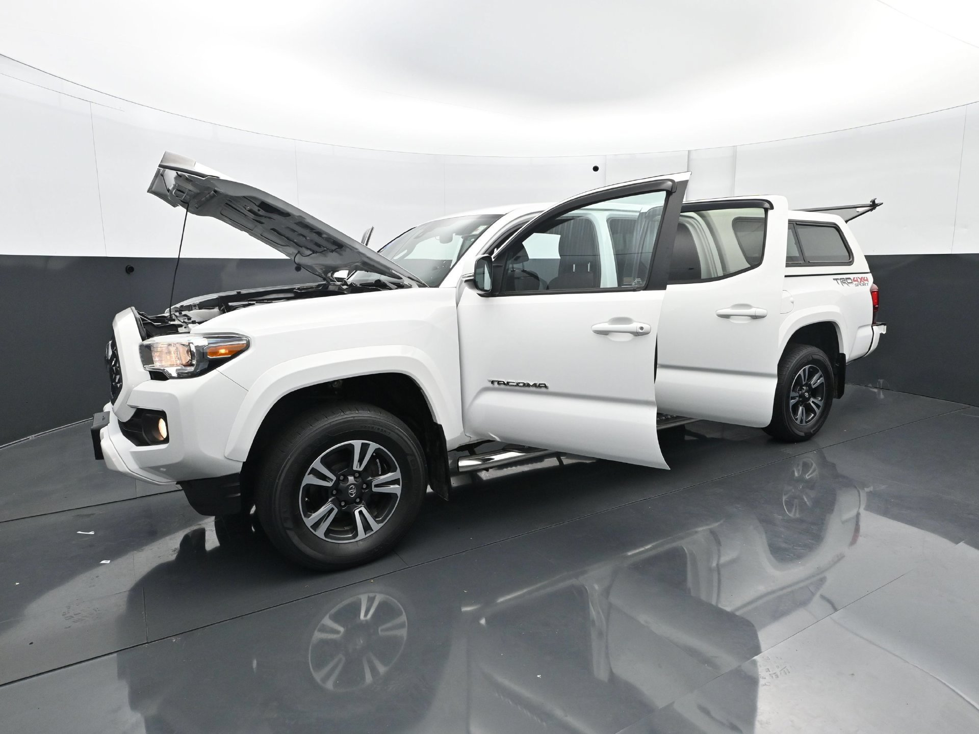 Used 2019 Toyota Tacoma TRD Sport AWD/4WD image 29