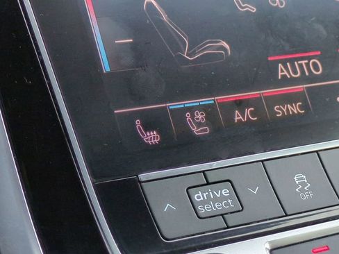 Used 2019 Audi Q8 Premium Plus w/ Premium Plus image 37