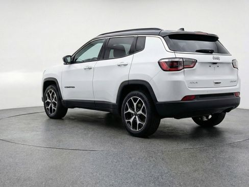 Used 2025 Jeep Compass Limited image 6