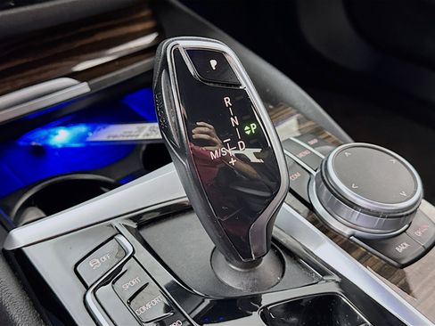 Used 2022 BMW 530i xDrive w/ Premium Package image 21