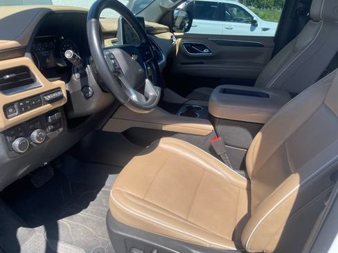 Used 2021 Chevrolet Suburban Premier w/ Premium Package AWD/4WD image 3