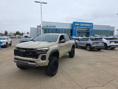 Used 2024 Chevrolet Colorado Z71 w/ Z71 Convenience Package 2