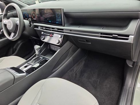 Used 2025 Hyundai Santa Cruz SEL FWD image 17
