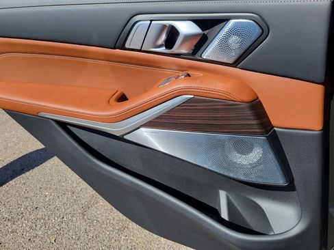 Used 2025 BMW X7 M60i image 24