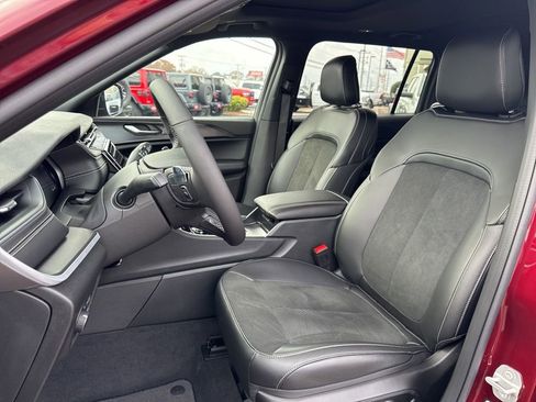 New 2025 Jeep Grand Cherokee L Altitude image 34