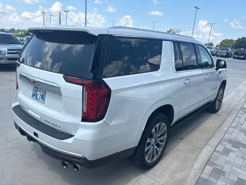 Used 2021 GMC Yukon XL Denali w/ Denali Premium Package AWD/4WD image 3
