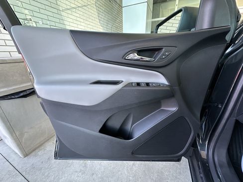 Used 2022 Chevrolet Equinox LS w/ LS Convenience Package FWD image 21