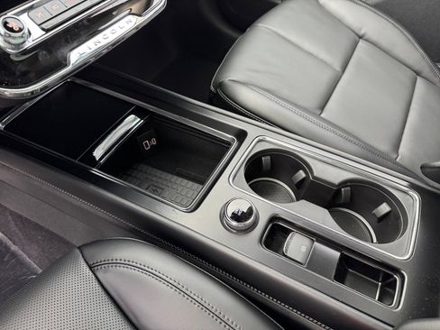 New 2026 Lincoln Corsair Premiere image 14