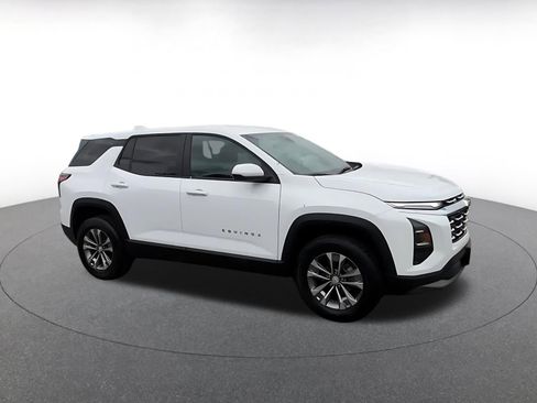 Used 2025 Chevrolet Equinox LT FWD image 2