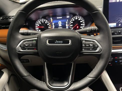 Used 2023 Jeep Compass Limited AWD/4WD image 4