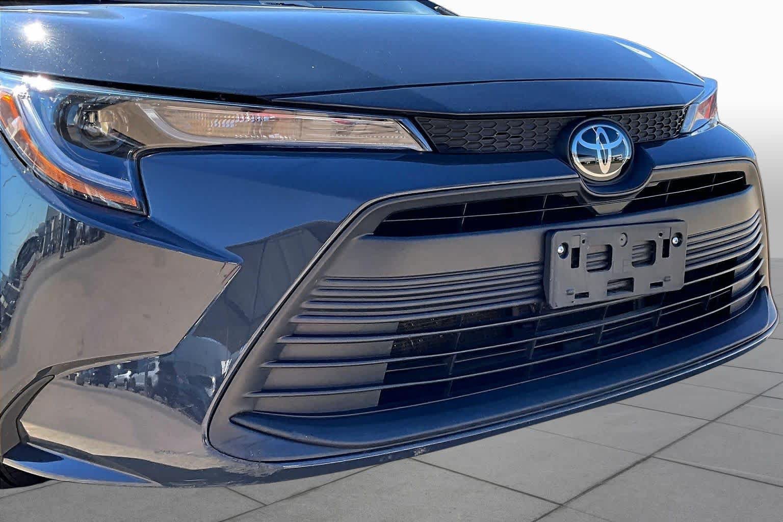 Used 2025 Toyota Corolla LE FWD image 29