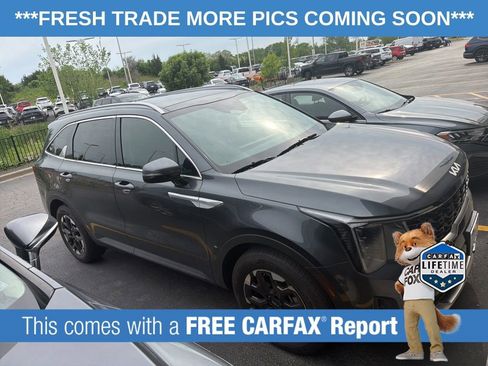 Used 2024 Kia Sorento S w/ Panoramic Sunroof Package FWD image 3