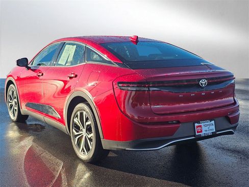 Used 2023 Toyota Crown XLE image 3