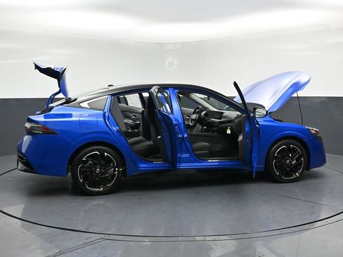 New 2026 Nissan Sentra SR w/ Floor Mat Package FWD image 33