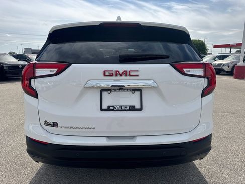 Used 2024 GMC Terrain SLE FWD image 5