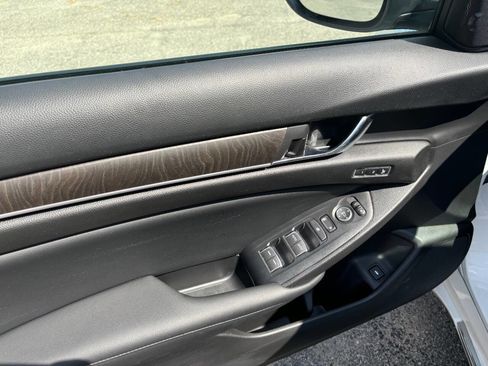 Used 2022 Honda Accord EX-L image 31