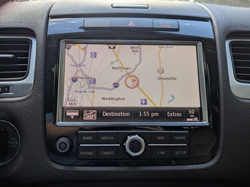 Used 2013 Volkswagen Touareg TDI image 23