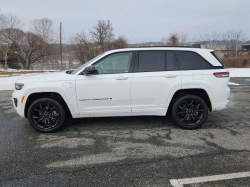 Used 2023 Jeep Grand Cherokee 30th Anniversary image 5