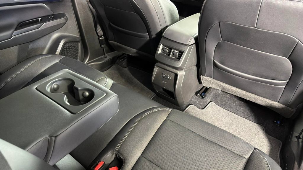 Certified 2025 Chevrolet Equinox EV LT w/ Convenience Package II FWD image 30