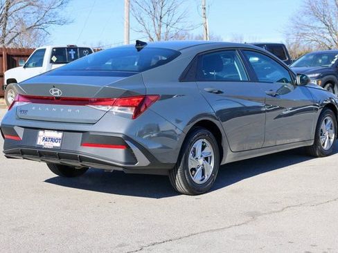 New 2026 Hyundai Elantra SE image 3
