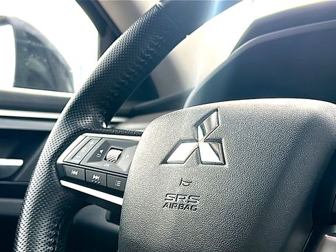 Used 2024 Mitsubishi Outlander SE image 19