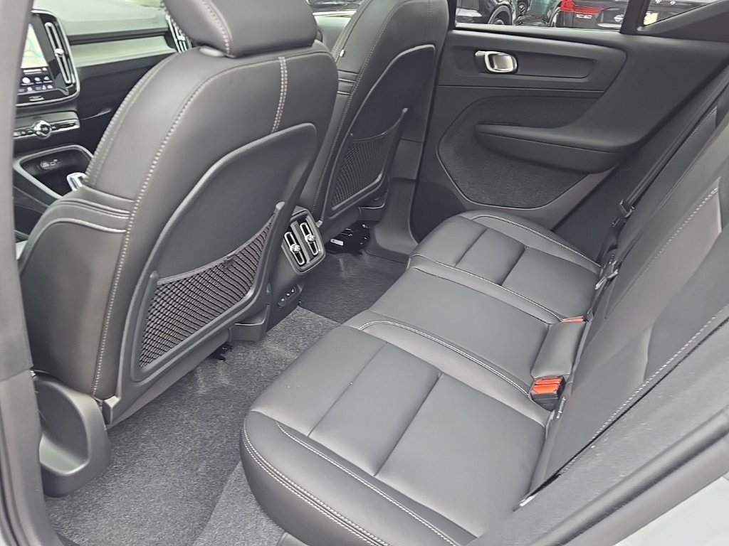 Certified 2025 Volvo XC40 B5 Ultra AWD/4WD image 12