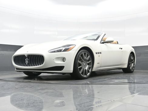 Used 2013 Maserati GranTurismo Sport image 19