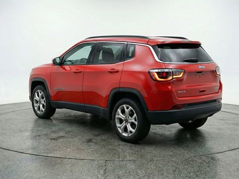 Used 2025 Jeep Compass Latitude image 6