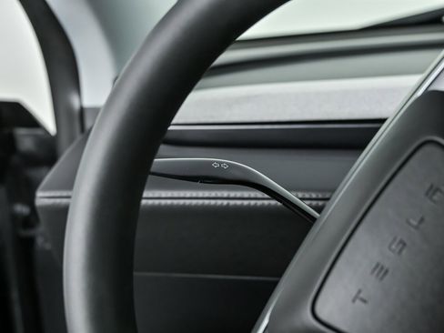 Used 2026 Tesla Model Y Long Range image 27